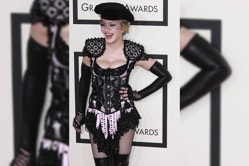 Пьяная Мадонна показала голую попу на премии MTV