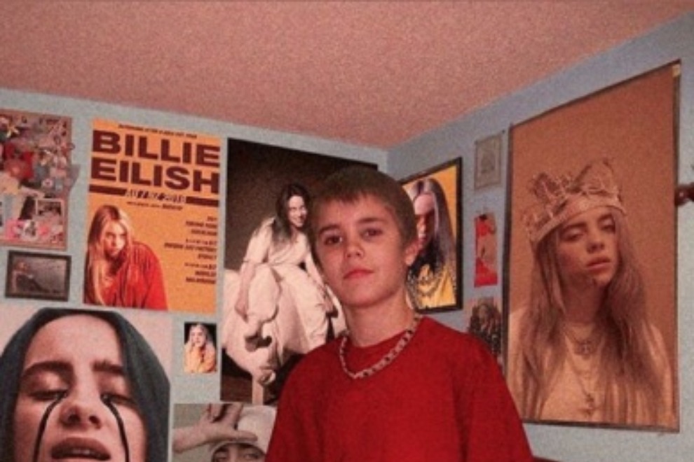 Джастин Бибер флиртует с Билли Айлиш: фото на фоне плакатов Билли