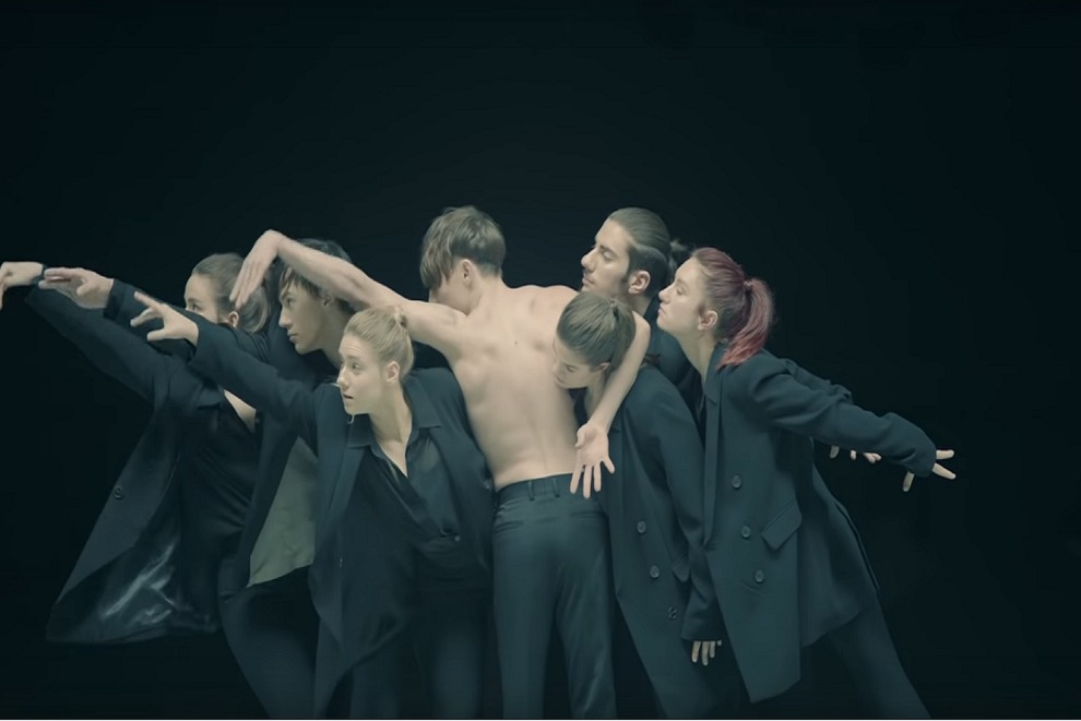 «Черный лебедь» BTS — это отсылка к балету? Раскрываем значение трека