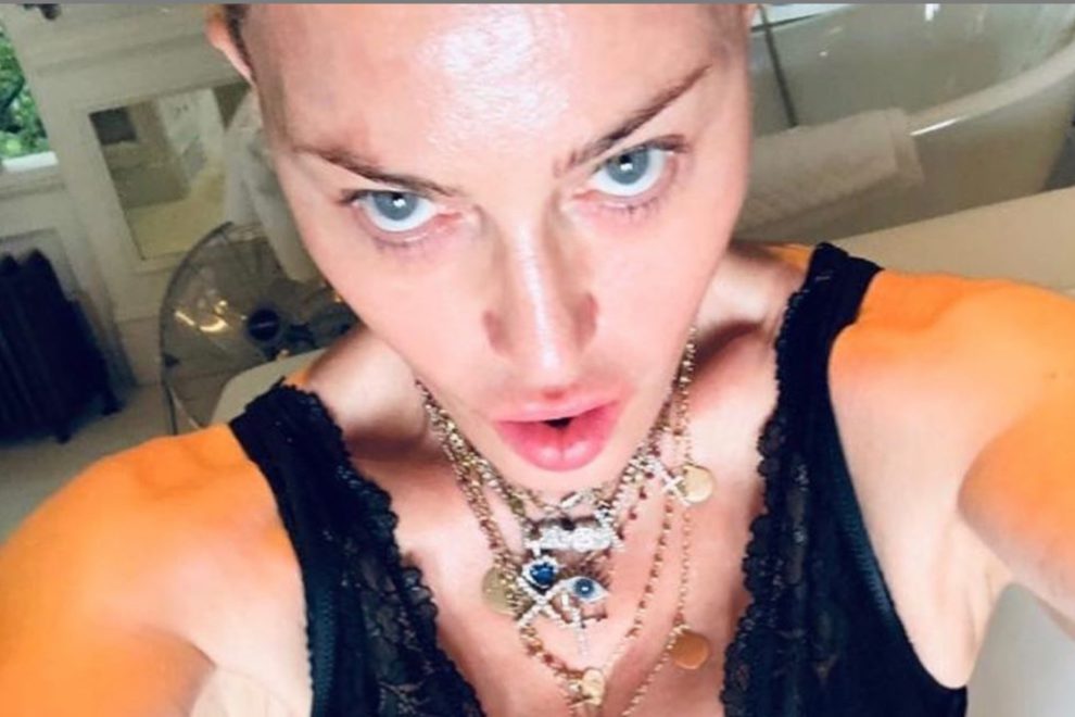 60-летняя Мадонна показала голую попу