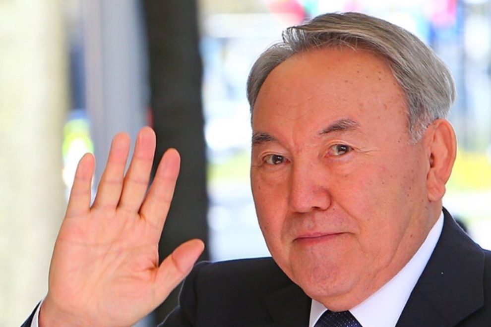 Нурсултана Назарбаева в тяжелом состоянии госпитализировали с коронавирусом