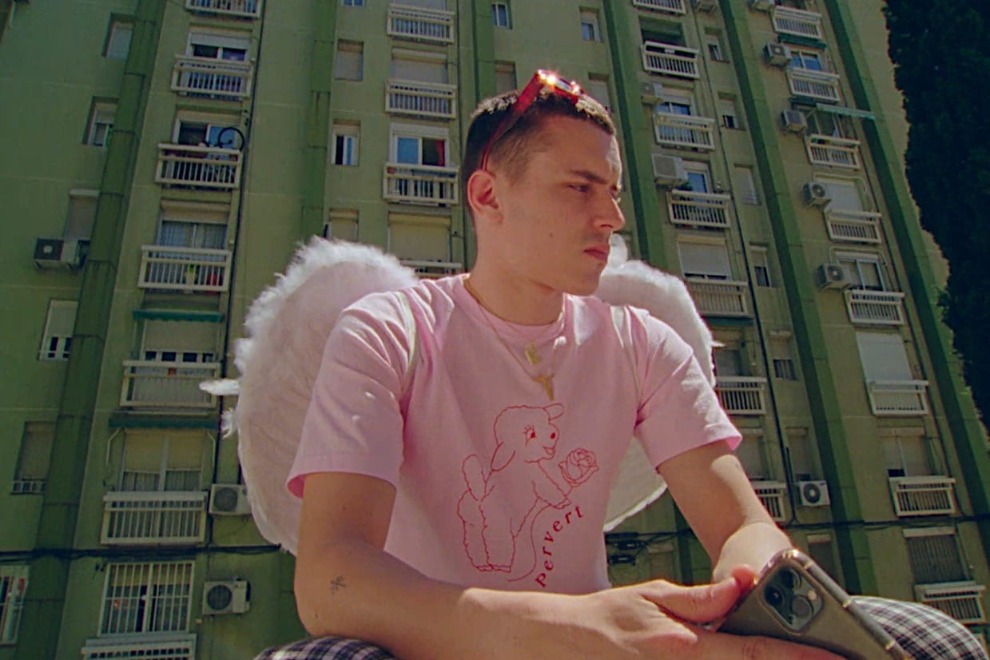«Розовый ангелок». Арон Пайпер снялся в клипе Кимберли Телл