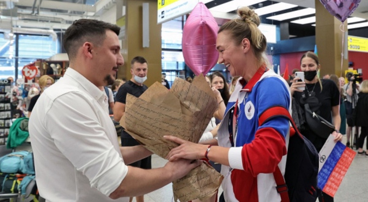 До мурашек! Российской призерше Олимпийских игр сделали предложение в аэропорту