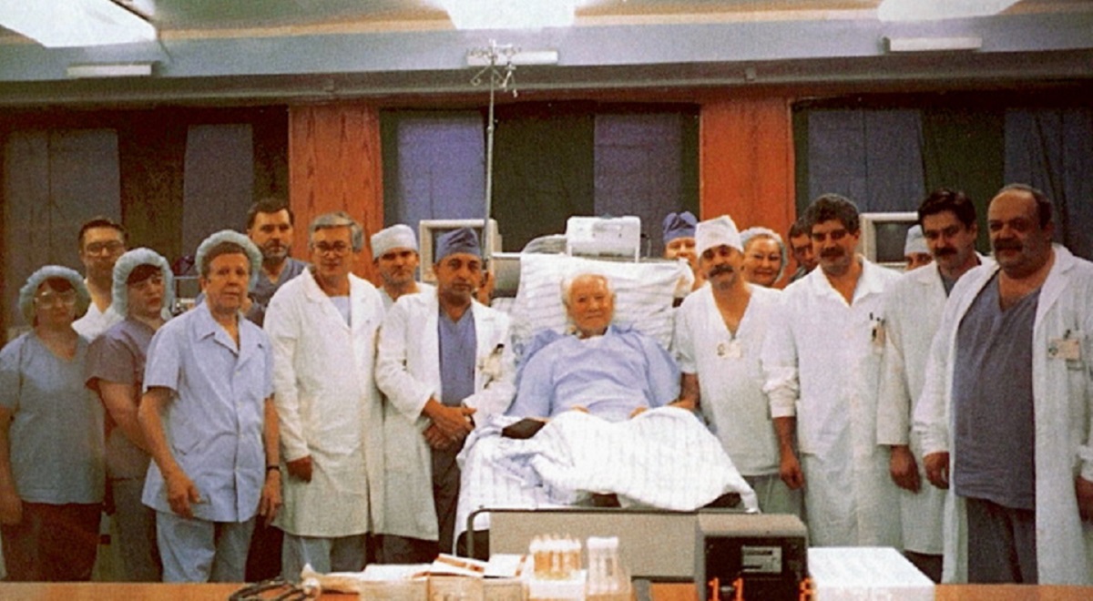 Кардиохирург — об операции Ельцина: «Готовился к тюрьме. Борис мог умереть у меня на столе»