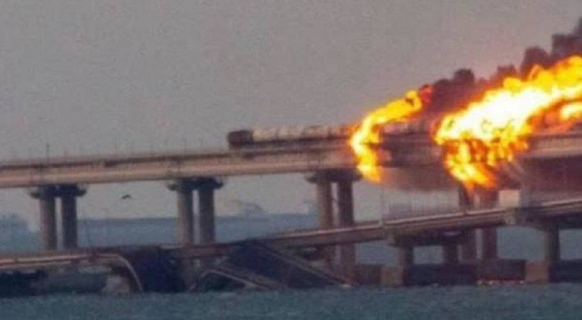 СК РФ — о последствиях взрыва на Крымском мосту: «Из воды подняты тела двух погибших»