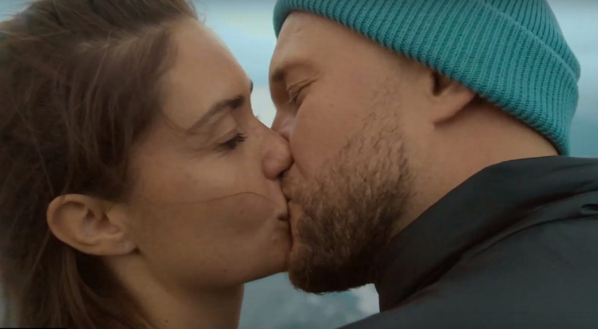 Агата Муцениеце целуется в засос с женатым Владимиром Челивановым