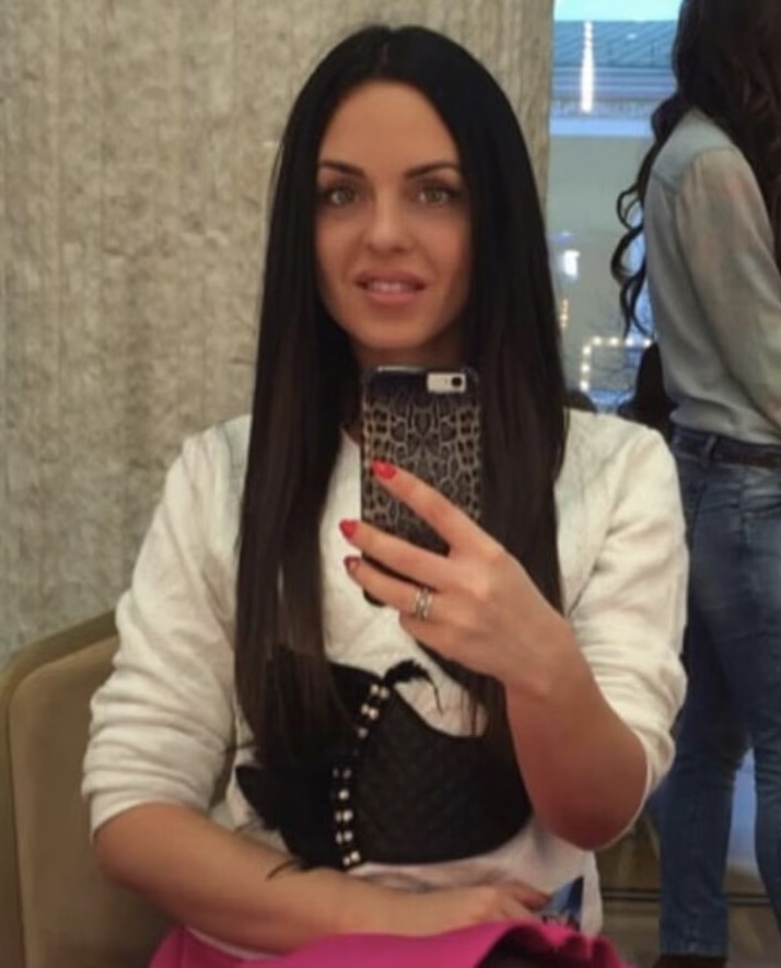 Жуть, узкие брови и черная стрижка! В сети всплыло фото реальной внешности  Ефременковой из «Дома-2» до славы – POPCAKE