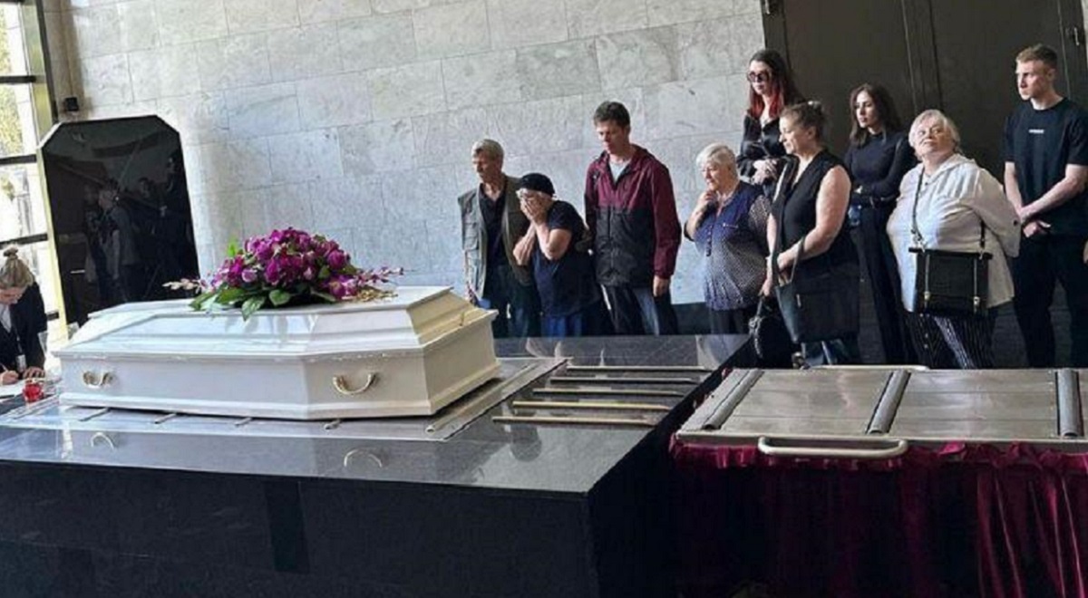 Первые кадры с похорон матери Ромы Желудя: «Прощай, моя любимая мама»