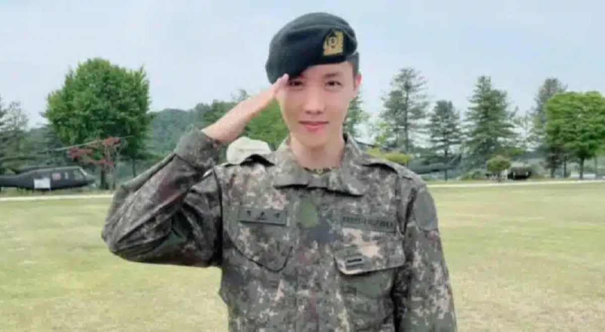 Очередное достижение: Джей-Хоуп из BTS получил новое звание в армии