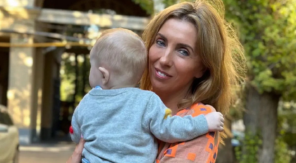 Снова мама?! 55-летняя Бондарчук показала фото новорожденного сына