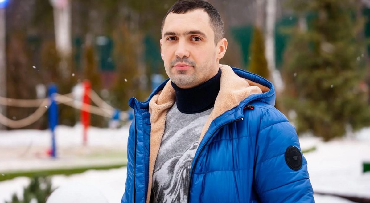 Участника «Дом-2» Дениса Мокроусова жестко избил сосед