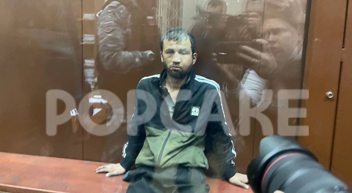 Третий террорист, особо жесткий убийца теракта в Crocus City Hall, без надежд на свое спасение, был доставлен в зал суда для вынесения меры пресечения