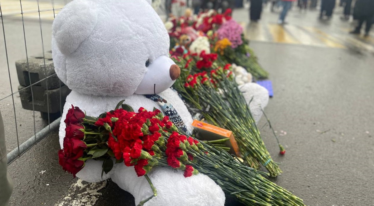 В России начался общенациональный день траура в память о погибших от рук террористов 22 марта в «Крокус Сити Холле»